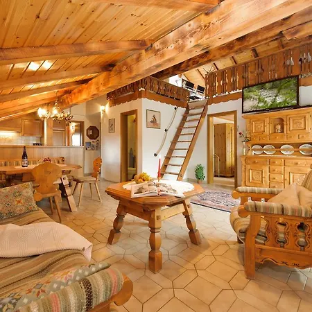 Apartament Touring Galerie *
